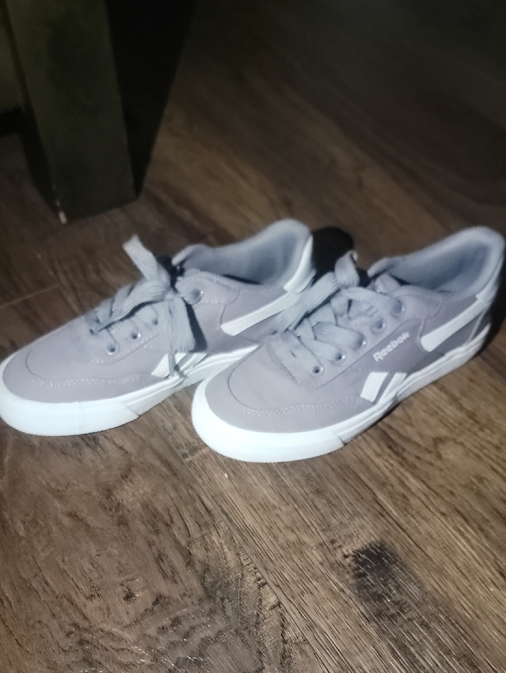 Reebok Kids Low-Top Sneakers in Light Gray and White